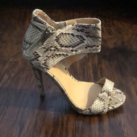 Cute snake print heels - Picture 2 of 8